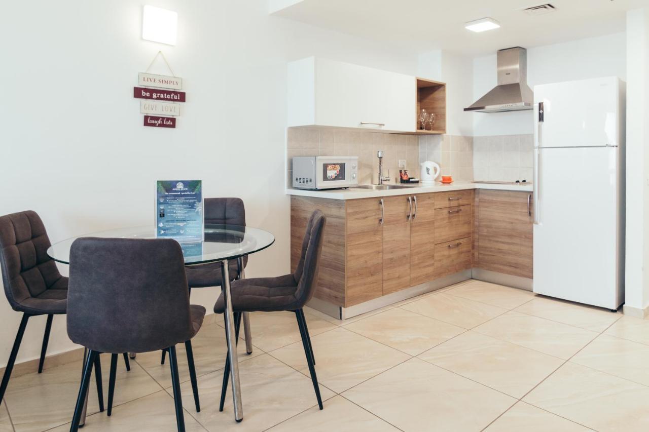 Almog Beach Apt Hotel מלון דירות אלמוג ביץ' Haifa Exterior photo
